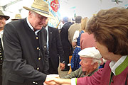 Einzug ins Festzelt (©Foto: Martin Schmitz)